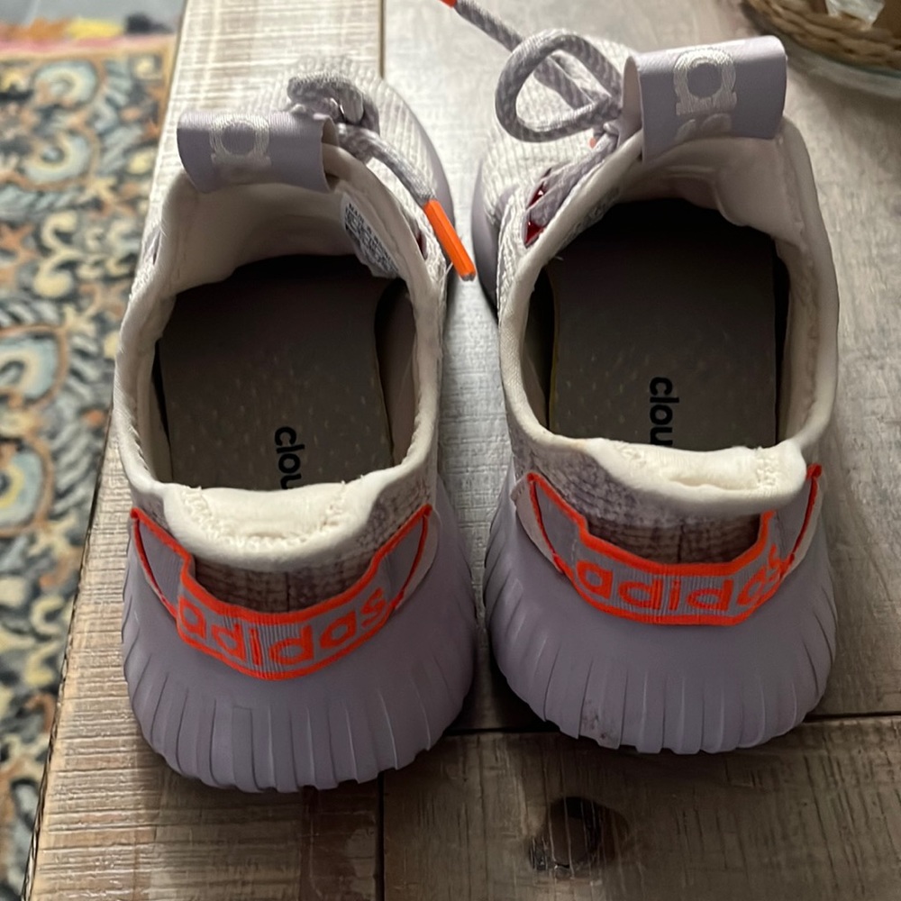 Adidas shoes size 5 fit 6,5 like brand new